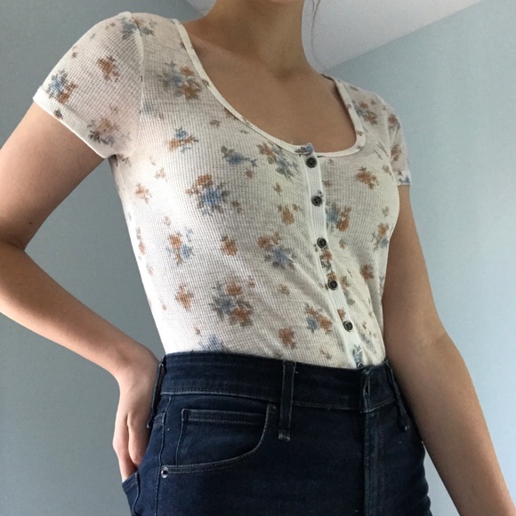 American Eagle Outfitters Tops - American Eagle Outfitters White Floral Top XS